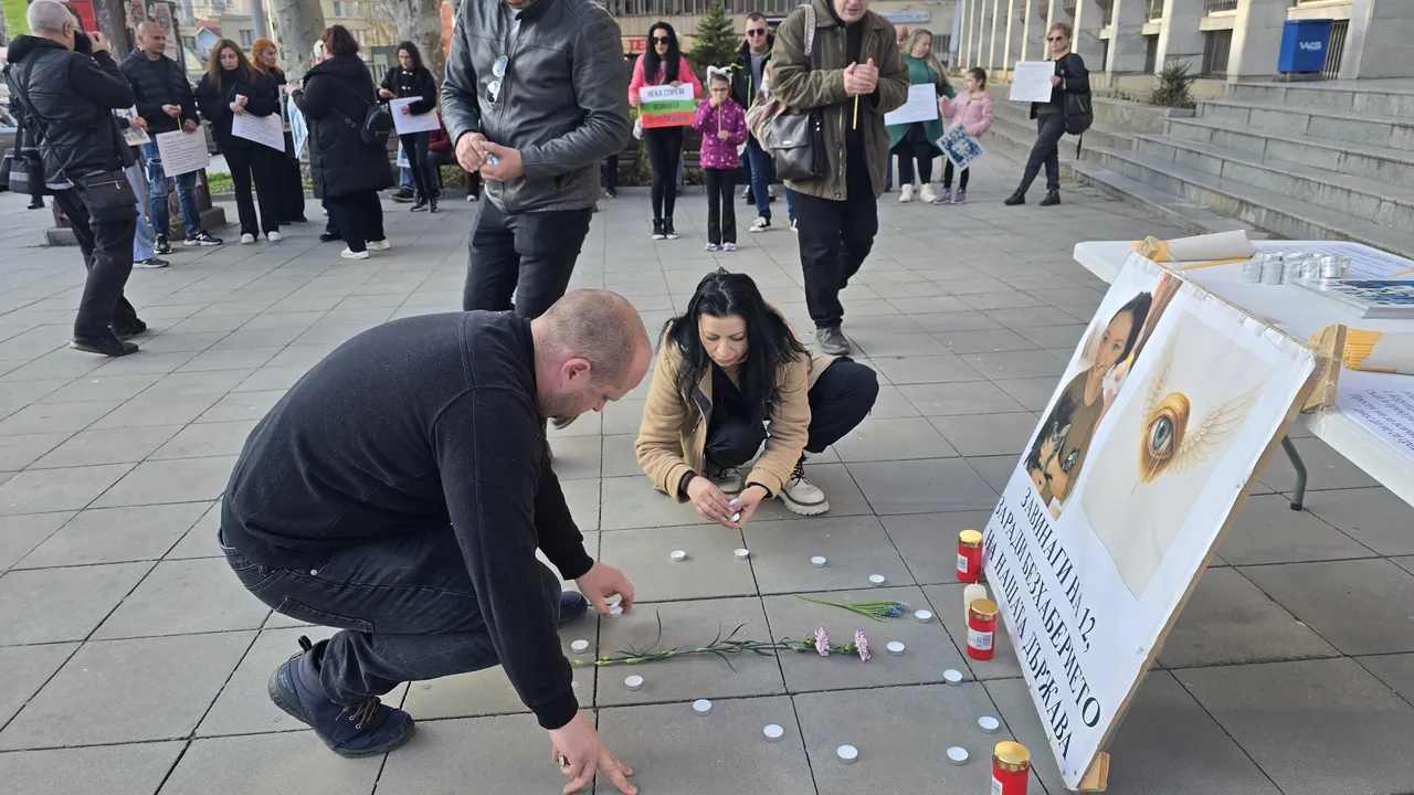 Мълчаливо бдение пред Съдебната палата в Плевен