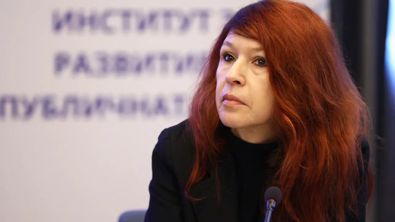 Силвия Великова: Политически чадър пази Русинова и Сарафов