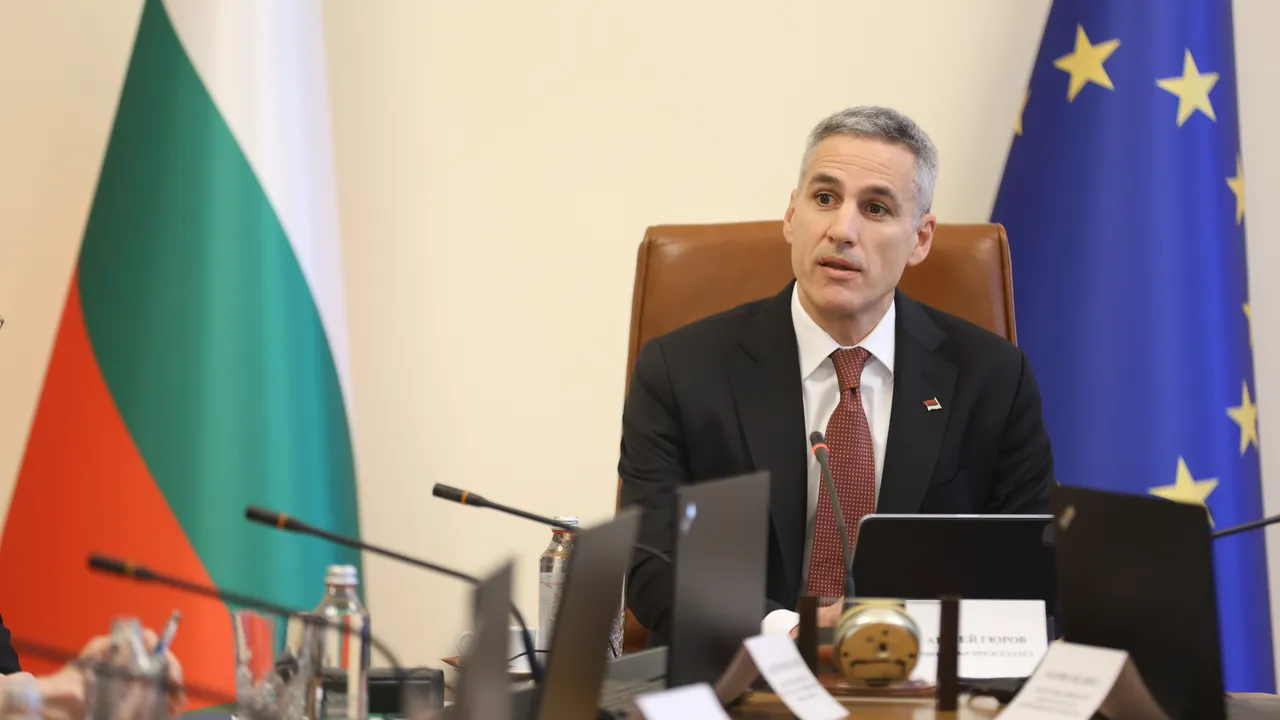 Гюров: Служебното правителство устоява на атаки, съвпаднали с арестите за купен вот