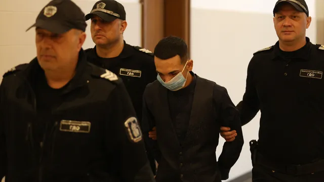 Оставиха в ареста Виктор Илиев, който се вряза с кола в автобус на градския транспорт