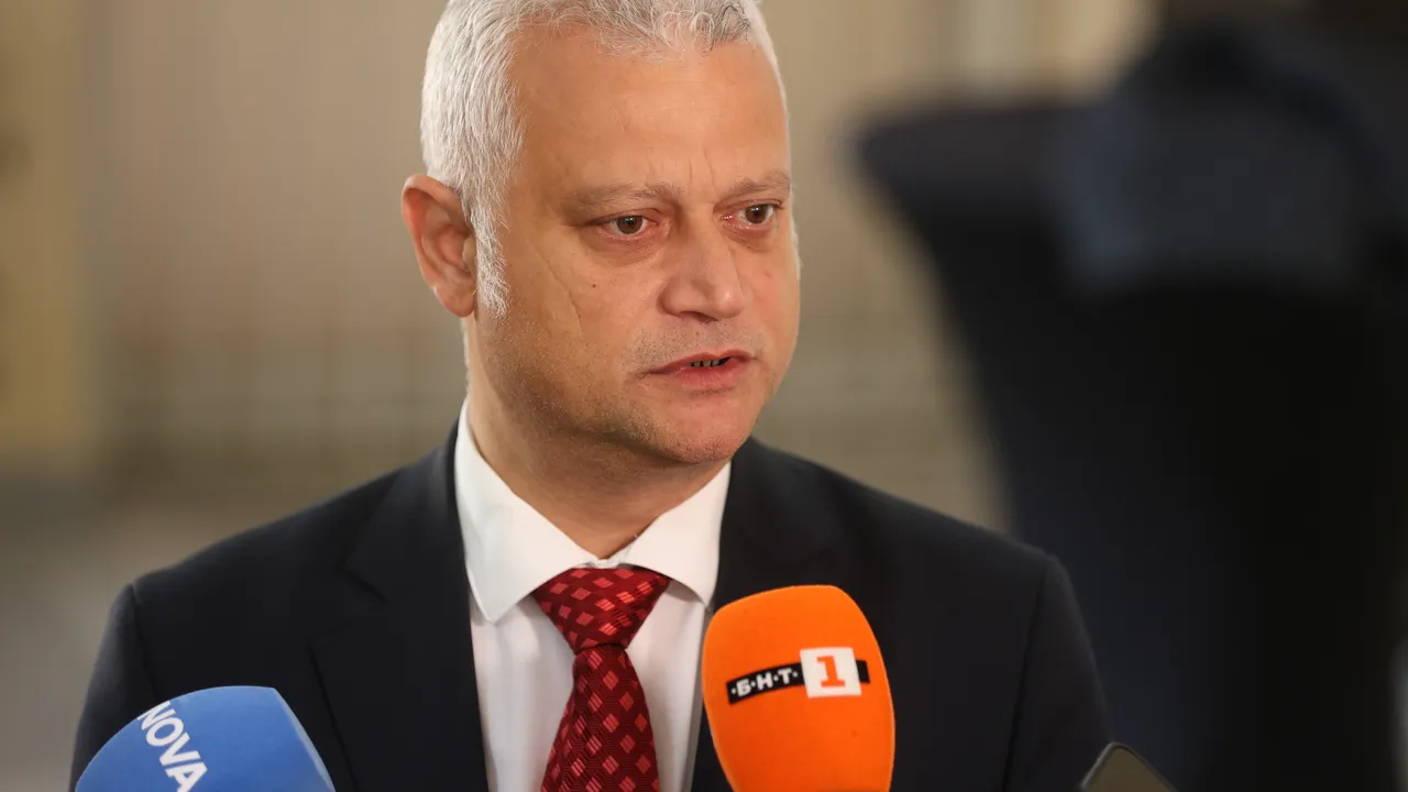 Дечев за рокадата в НИК: Начело трябва да застане човек с опит