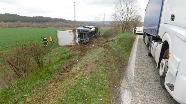 Отново катастрофа с ТИР: Двама души са с опасност за живота