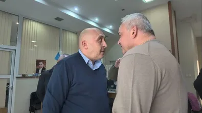 Иван Демерджиев кани Пеевски „край тепиха“ на "среща по борба"
