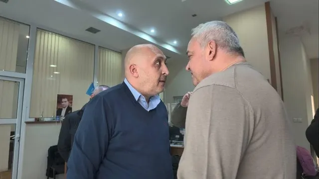 Иван Демерджиев кани Пеевски „край тепиха“ на "среща по борба"