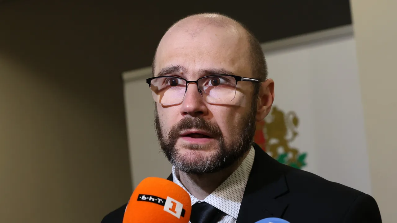 Днес МВР ще изпрати справката за пътуванията на Емилия Русинова и Пепи Еврото