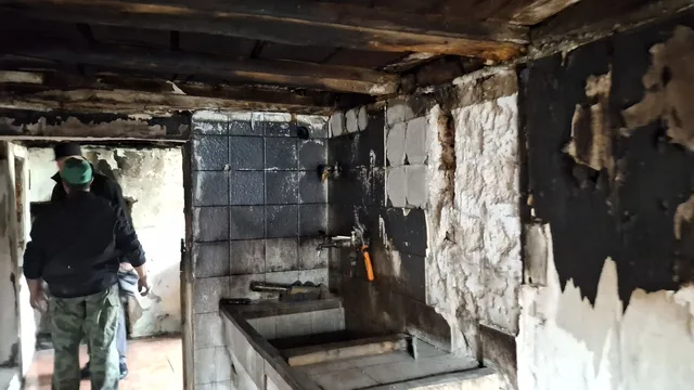 Огънят тръгна от комина: пожар в дом в Ямболско