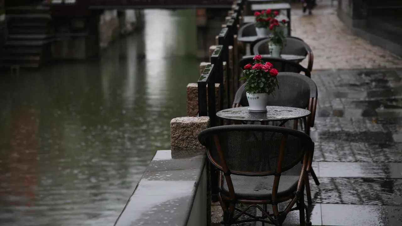 Облачно време и валежи в по-голямата част от страната в петък
