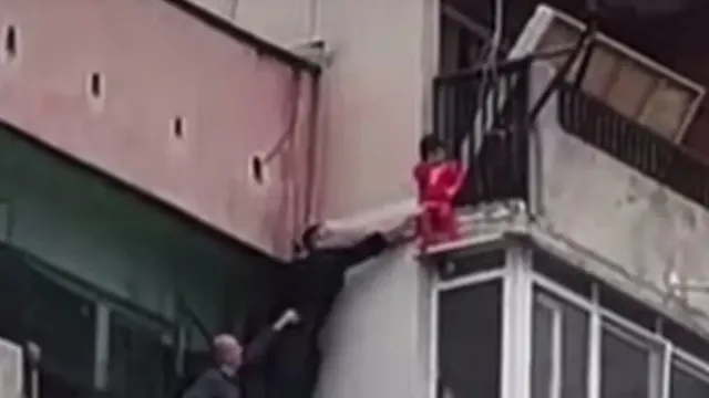 Съседи на семейството от Ямбол: Не знаехме за второто дете