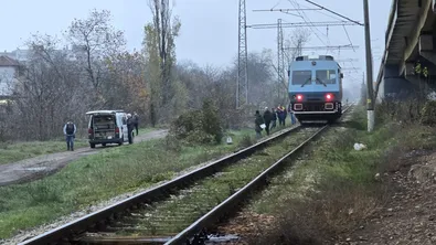 Влак дерайлира в Старозагорско заради свлачище