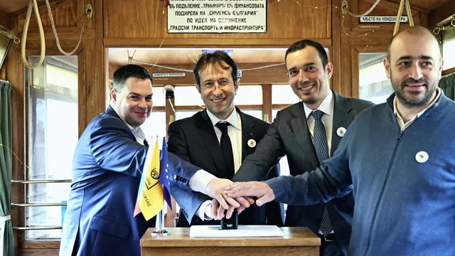 Първите софийски трамвай и тролей украсяват пощенска марка