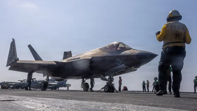 Иран твърди, че е свалил изтребител F-35 в небето си