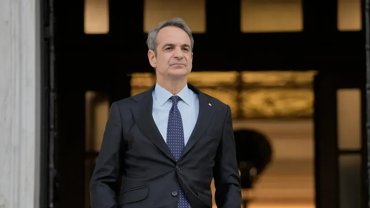 Мицотакис с кадрови рокади в кабинета си на фона на корупционен скандал