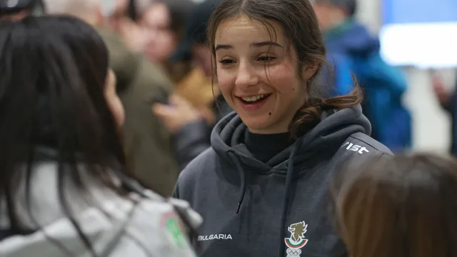 У дома: Малена Замфирова се прибра в България