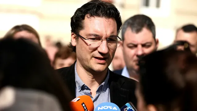 Крум Зарков за споразумението с Украйна: Външна политика не се прави на тъмно