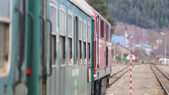 Трима пострадаха при дерайлиралия край Трявна влак