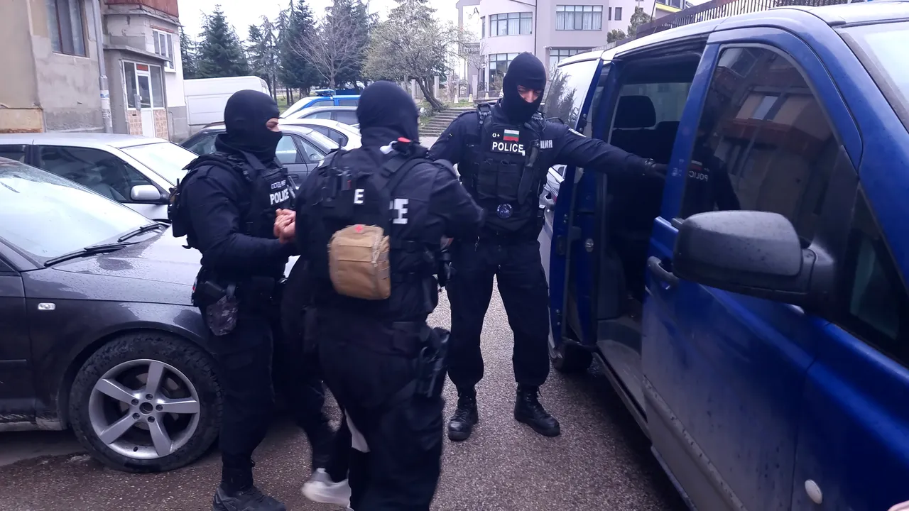 Акция срещу купения вот в Сливен: задържани, иззети списъци и нелегални стоки