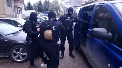 Акция срещу купения вот в Сливен: задържани, иззети списъци и нелегални стоки