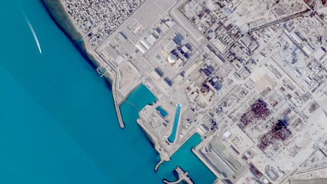 Нови удари в Иран: атака край АЕЦ "Бушер" и нефтохимически обекти