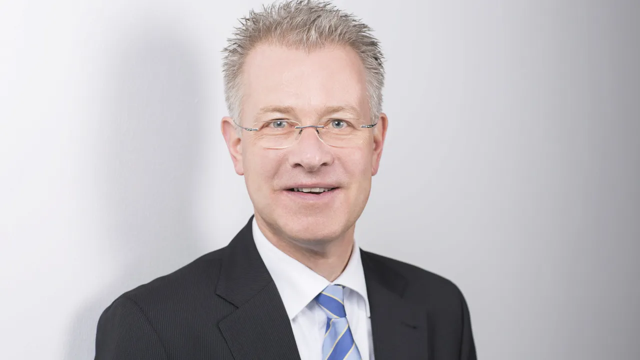 Хауке Хартман: Автокрацията настъпва