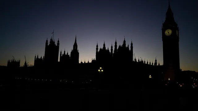 Обвиниха трима мъже за палеж на линейки на еврейската общност в Лондон