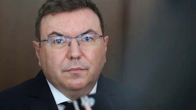 Костадин Ангелов: Нека Радев да намери себе си - ляв ли е, десен ли е