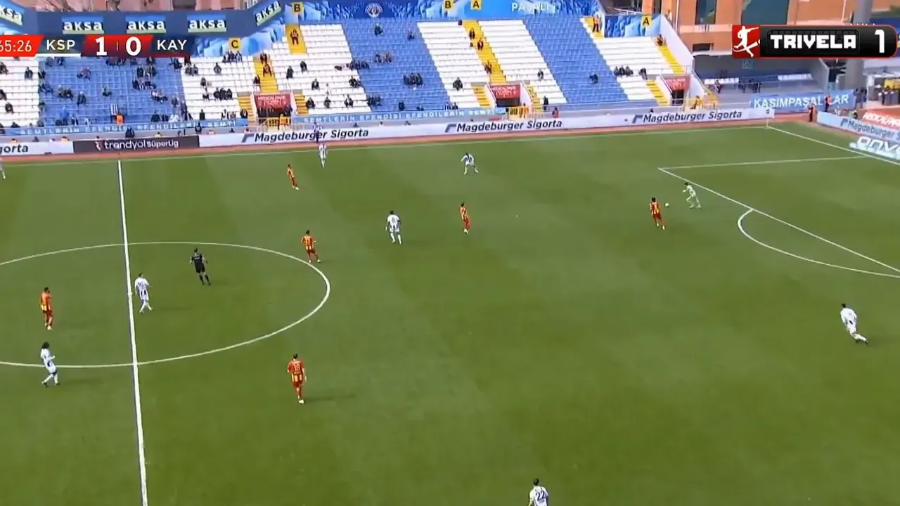 Гръцки вратар вкара гола на седмицата от 80 метра (ВИДЕО)