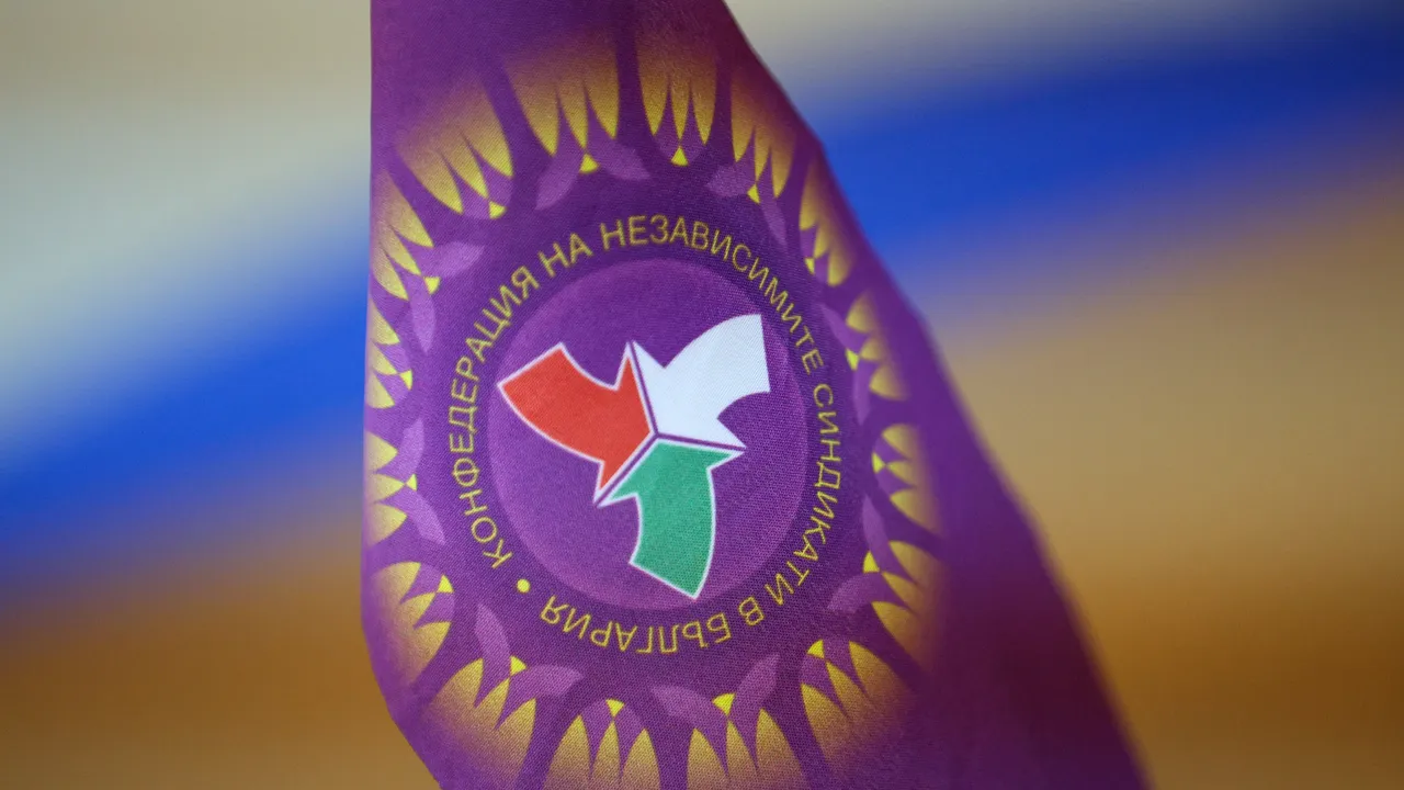 КНСБ иска по-евтини горива и защита за домакинствата