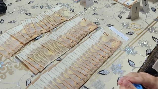 Разбиха схема за купен вот и в Лом: откриха десетки телефони и пари