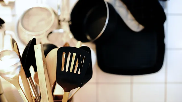 Опасност в чекмеджето - кои кухненски прибори е време да изхвърлите