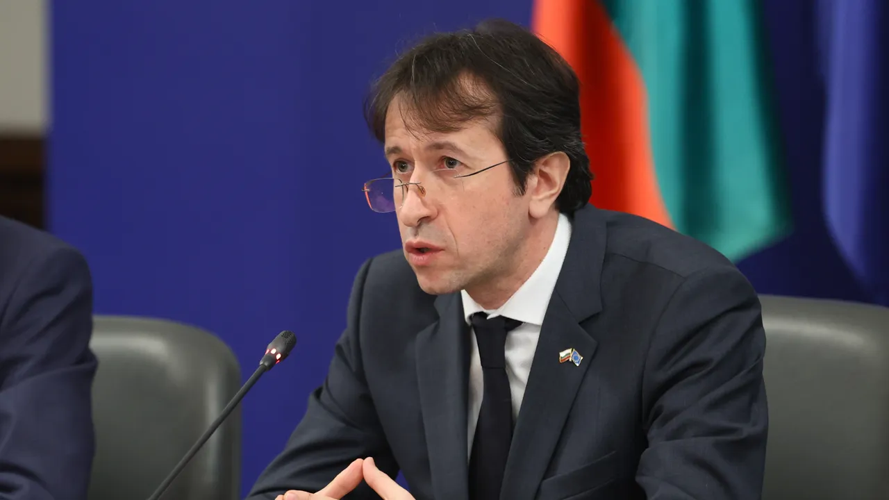 Исмаилов за цените на горивата: Мислим за най-лошия сценарий