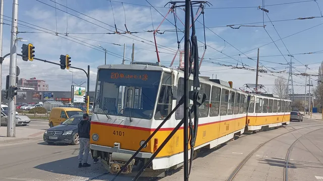 Катастрофа между трамвай и камион в София