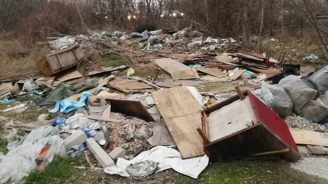 Незаконни отпадъци в защитена зона край София