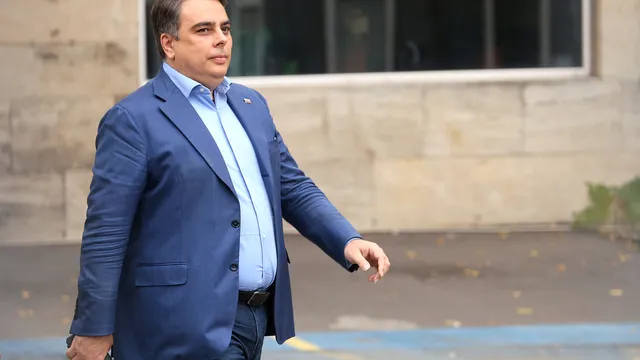 Асен Василев към Румен Радев: В листите Ви има агенти на ДС