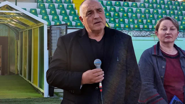 Борисов показа своя снимка по бански в Обзор