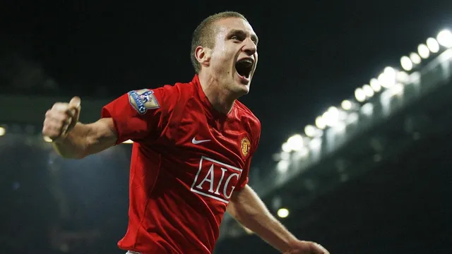 Неманя Видич представя трофеите на УЕФА в България