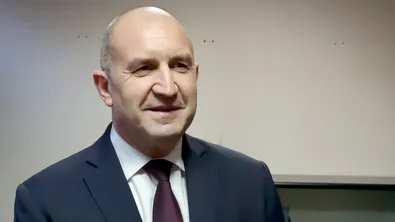 Радев: Обещанията за „златен дъжд" от инвестиции след еврозоната се превърнаха в безконтролна инфлация