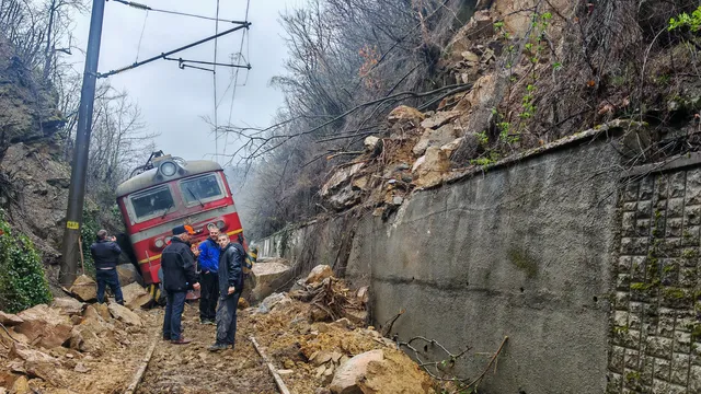 Възстановяват движението по жп линията Горна Оряховица - Дъбово