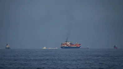 Иран отваря частично Ормузкия проток: по 15 кораба на ден