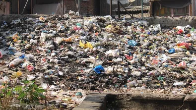 „Безплатно депо“ край София: отпадъци затрупват езерата в Долни Богров