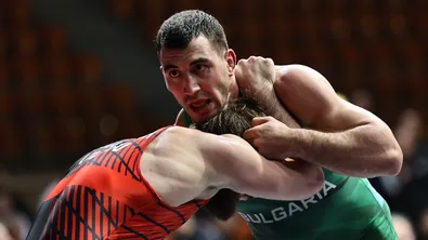 В борбата временно заровиха томахавките