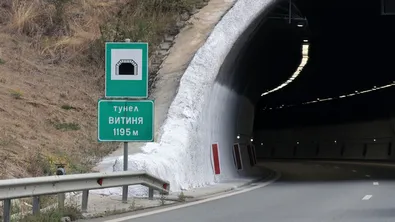 Движението в тунел "Витиня" е ограничено заради аварирал камион