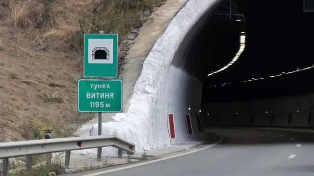 Движението в тунел "Витиня" е ограничено заради аварирал камион