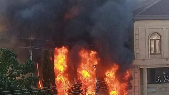 Опит за палеж на синагога в Скопие - камери заснеха извършителите