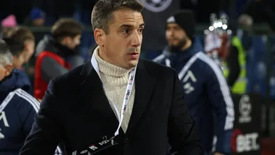 Треньорът на Левски изгледа дербито в уединение