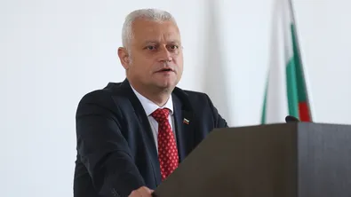 Министър Дечев: Подготвя се огромна сума от фалшиво евро за купуване на гласове