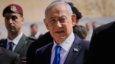 Война и дипломация: Израел търси мир, докато настъпва в Ливан