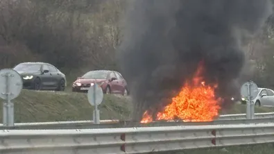 Кола пламна на бензиностанция край Владая