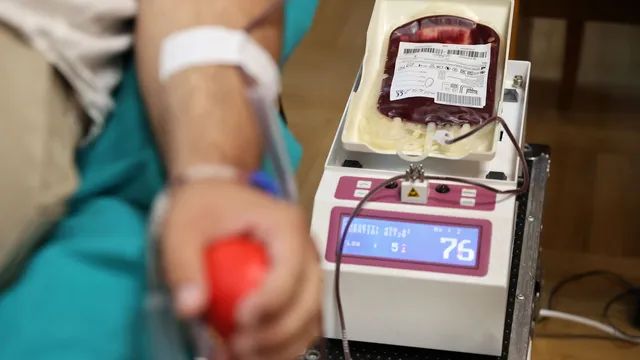 В критично състояние: търсят кръводарители за подпалената от мъжа си жена от Ситово