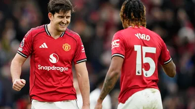 Манчестър Юнайтед остана без централни защитници