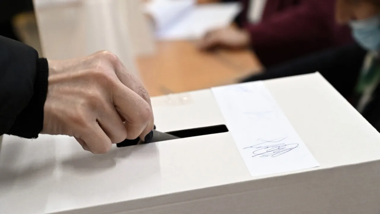 ТАРАЛЕЖ попита AI за изборите в неделя - разминаване в социология, социални мрежи и нагласи